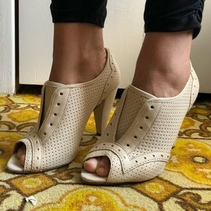 Pinup Style Cream Wedding Shoes